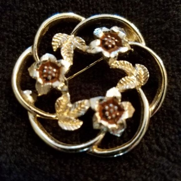 VINTAGE GOLDTONE SARAH COVENTRY BROOCHES - Picture 2 of 9
